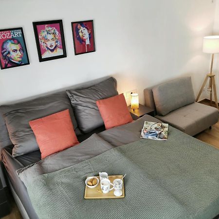 Neues City Center Piano Appartement Mit Netflix 克拉根福 外观 照片
