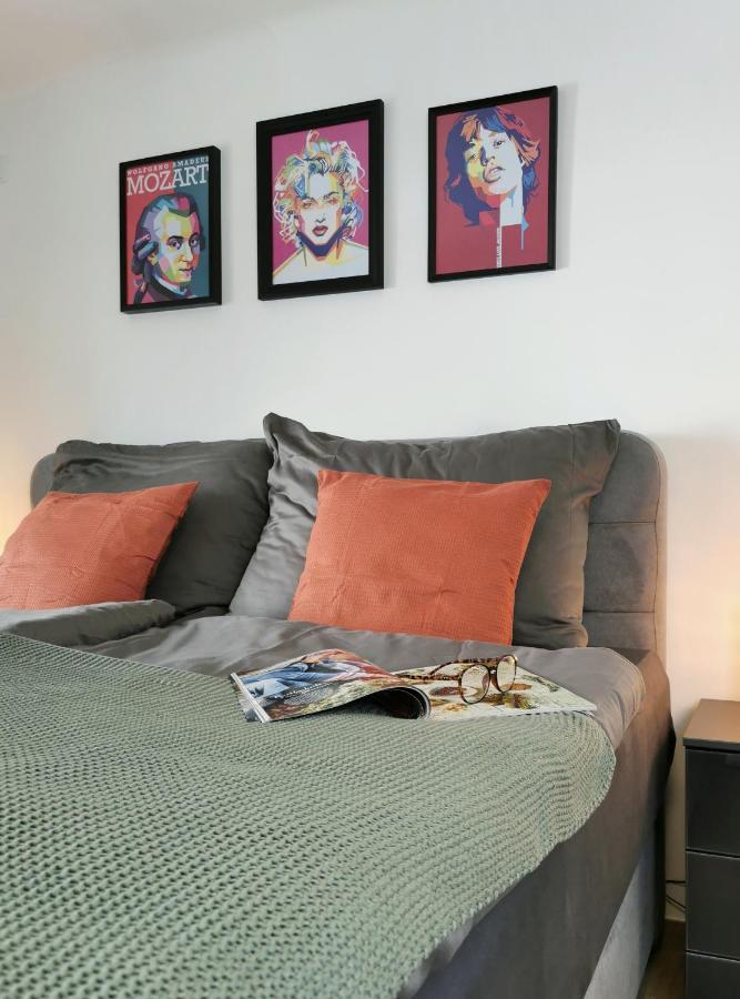 Neues City Center Piano Appartement Mit Netflix 克拉根福 外观 照片