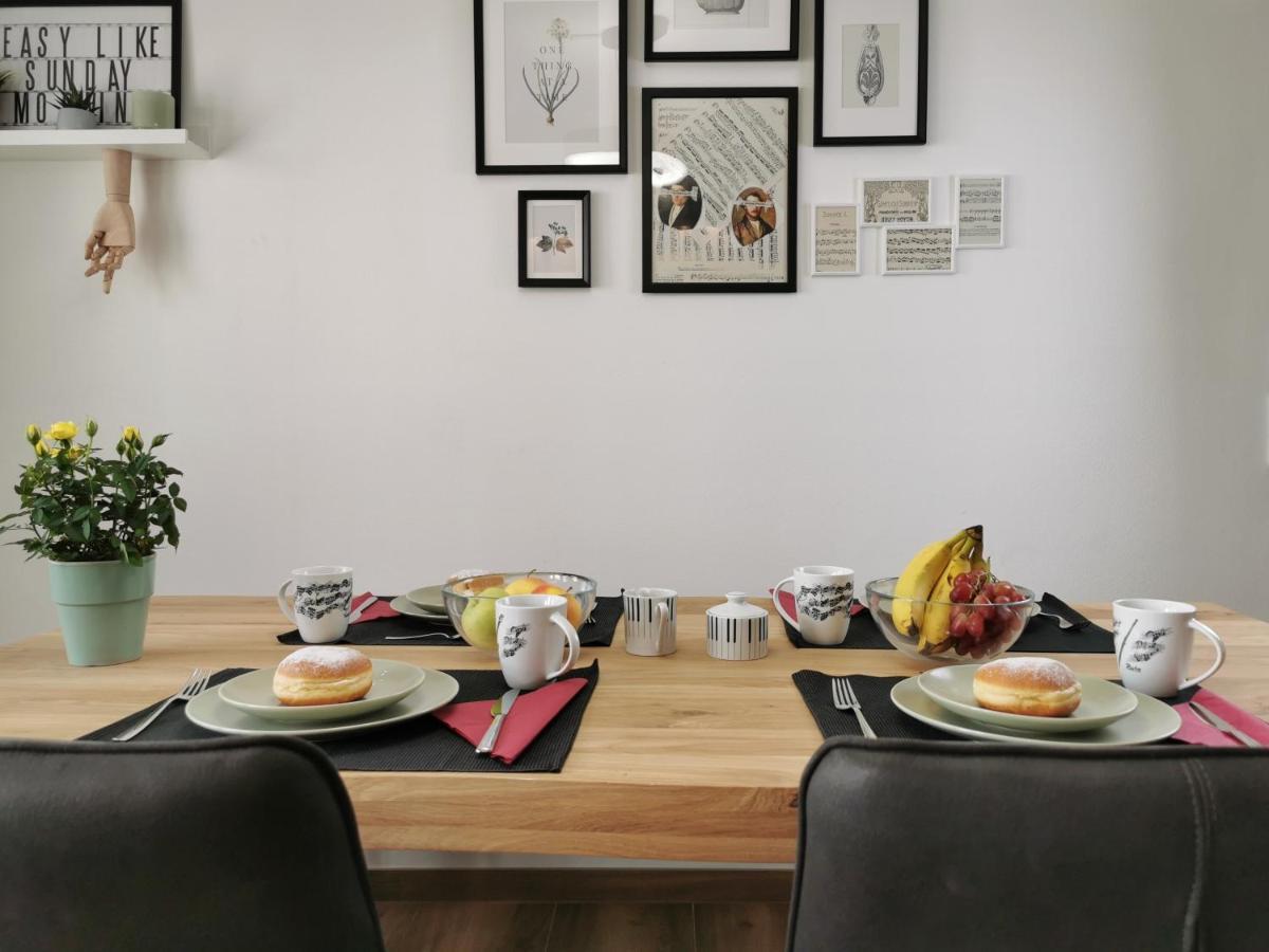 Neues City Center Piano Appartement Mit Netflix 克拉根福 外观 照片