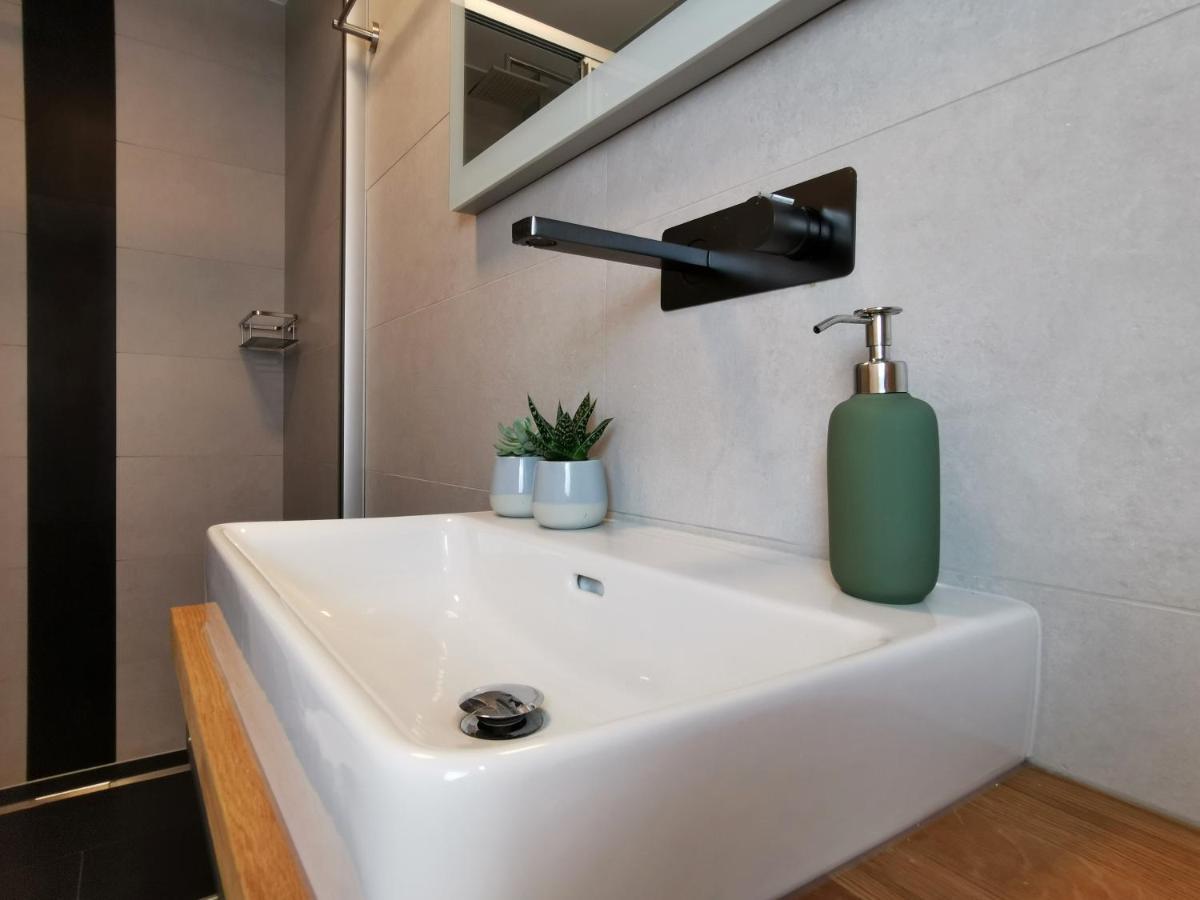 Neues City Center Piano Appartement Mit Netflix 克拉根福 外观 照片