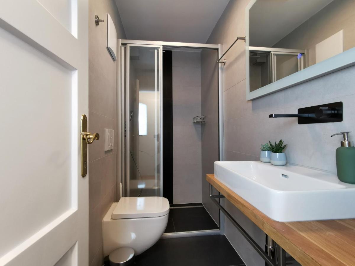 Neues City Center Piano Appartement Mit Netflix 克拉根福 外观 照片