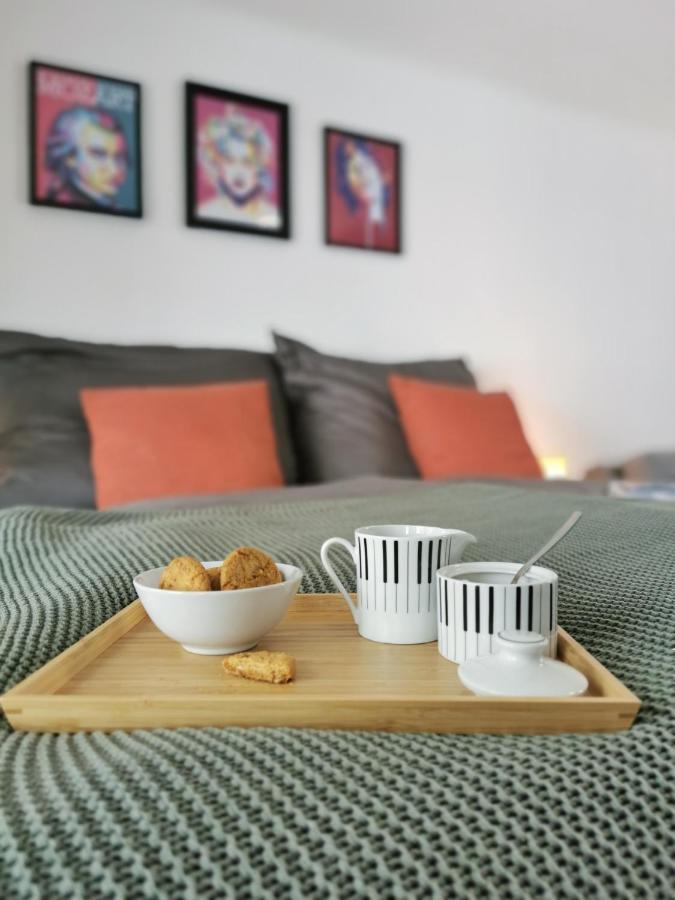 Neues City Center Piano Appartement Mit Netflix 克拉根福 外观 照片