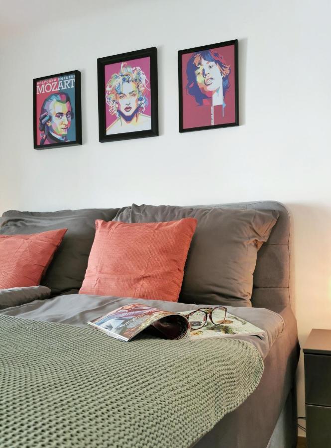 Neues City Center Piano Appartement Mit Netflix 克拉根福 外观 照片