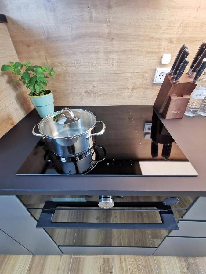 Neues City Center Piano Appartement Mit Netflix 克拉根福 外观 照片