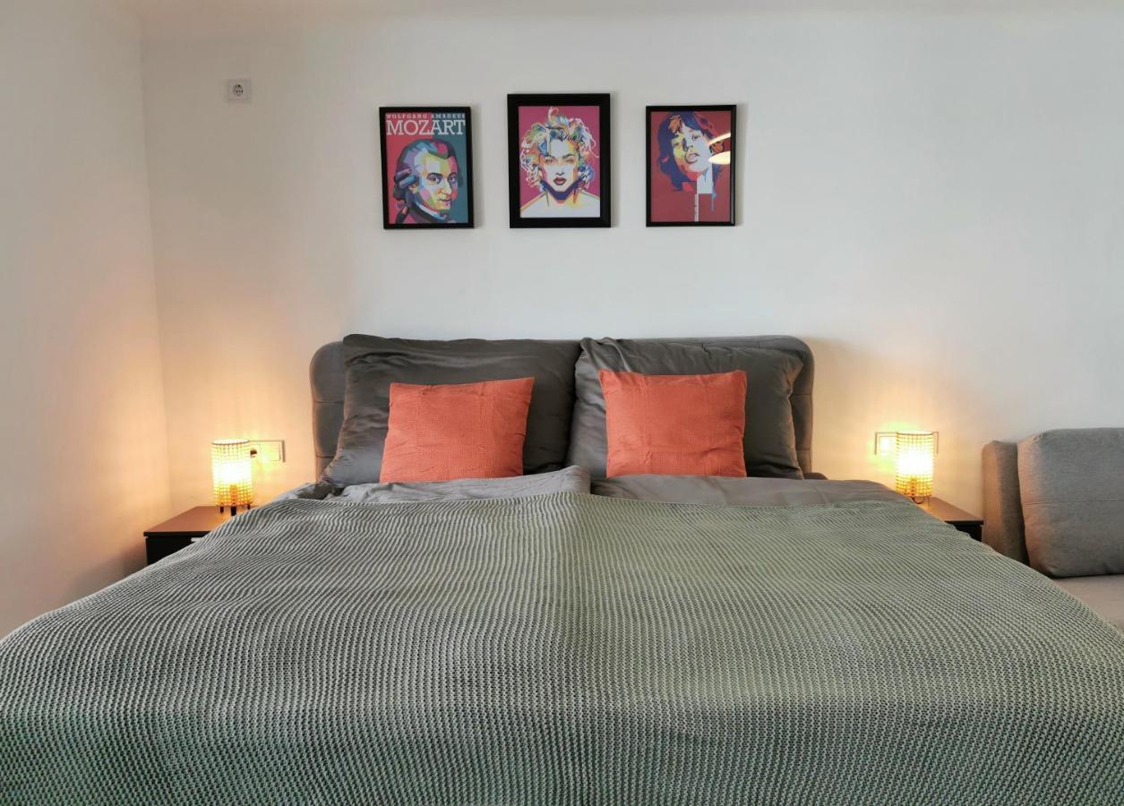 Neues City Center Piano Appartement Mit Netflix 克拉根福 外观 照片