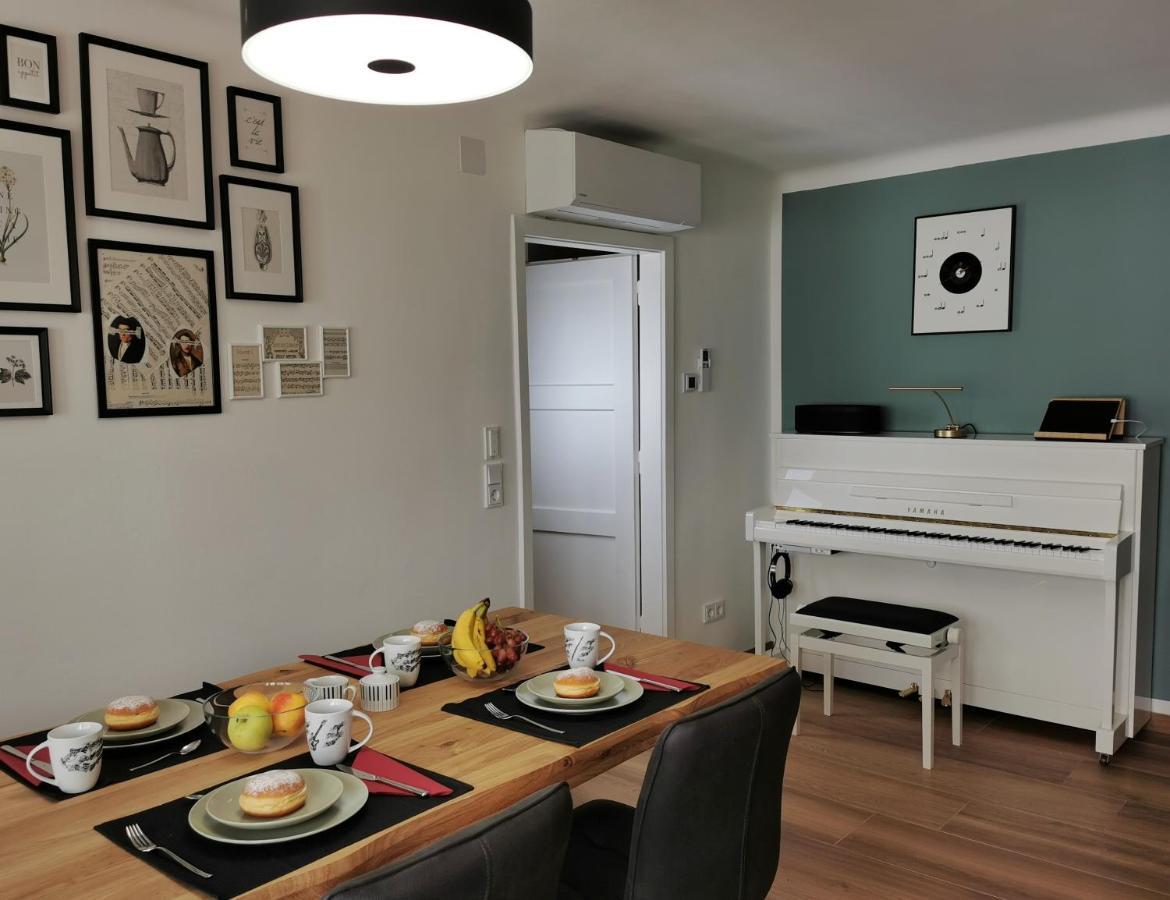Neues City Center Piano Appartement Mit Netflix 克拉根福 外观 照片